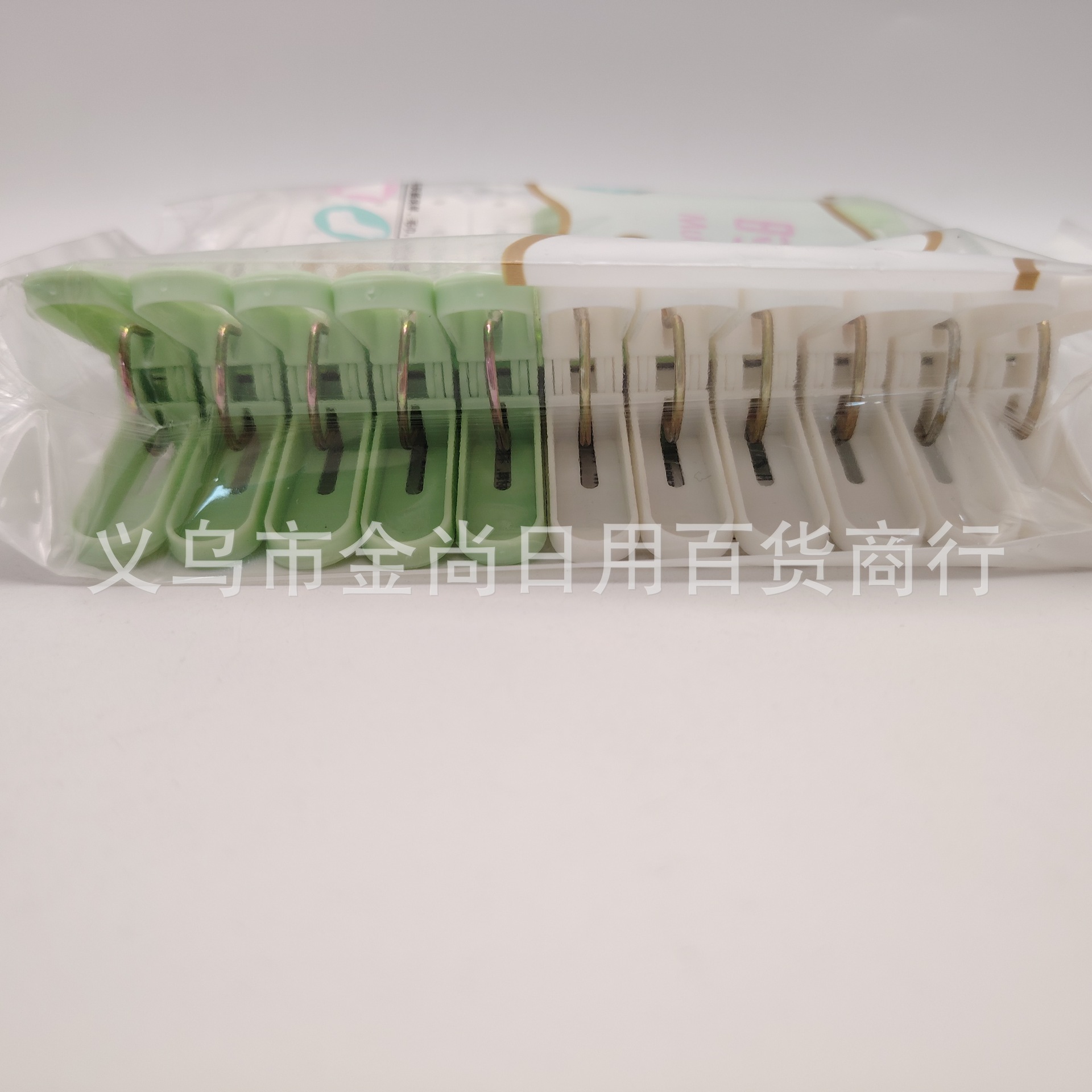 Factory direct sales of strong windproof clips, two-color mixed drying clips, plastic clothes drying clips, anti-slip small clips, retail and wholesale pic 5