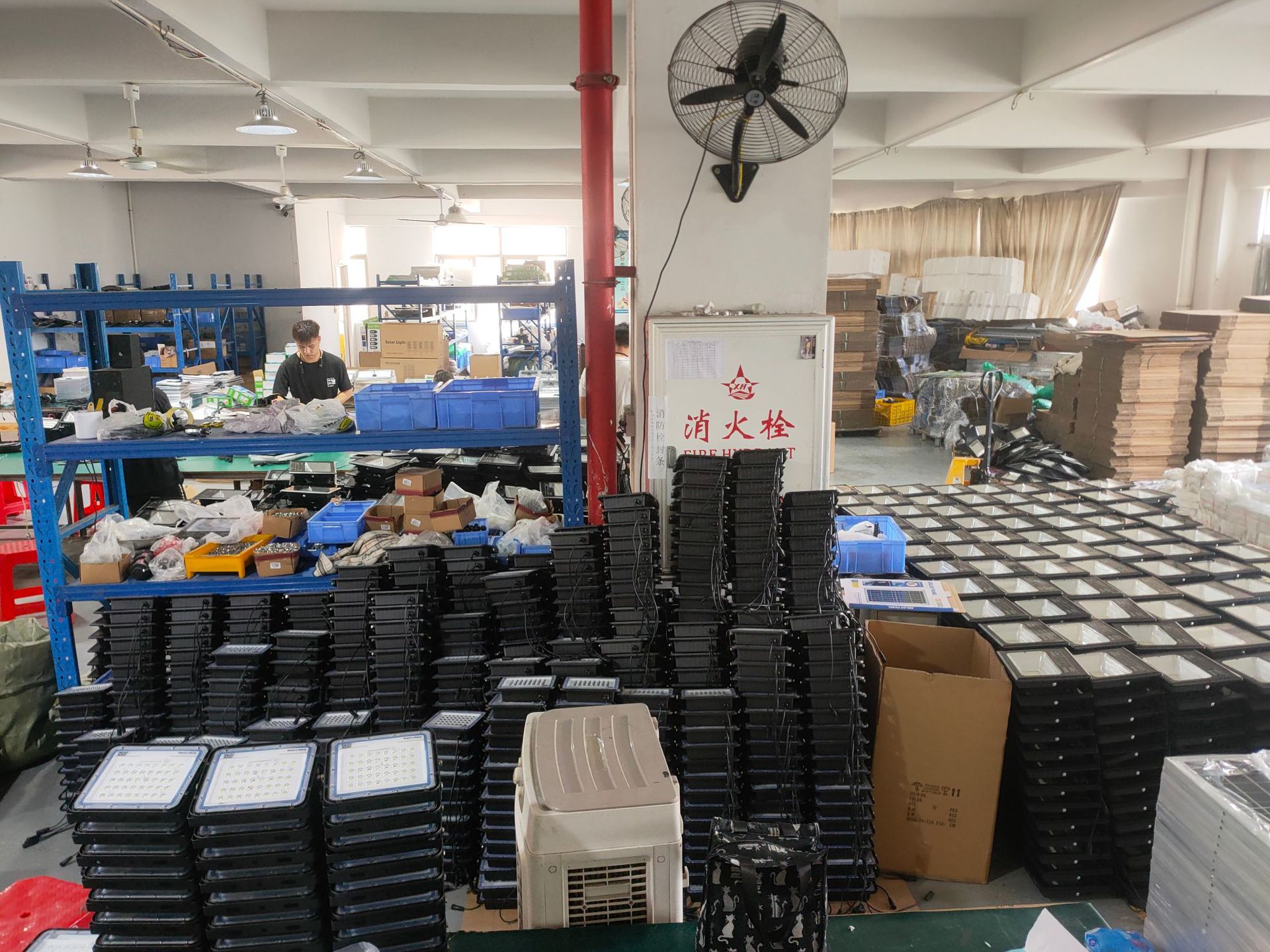 LED太阳能灯户外庭院灯防水大功率超亮家用太阳能投光灯2024详情5