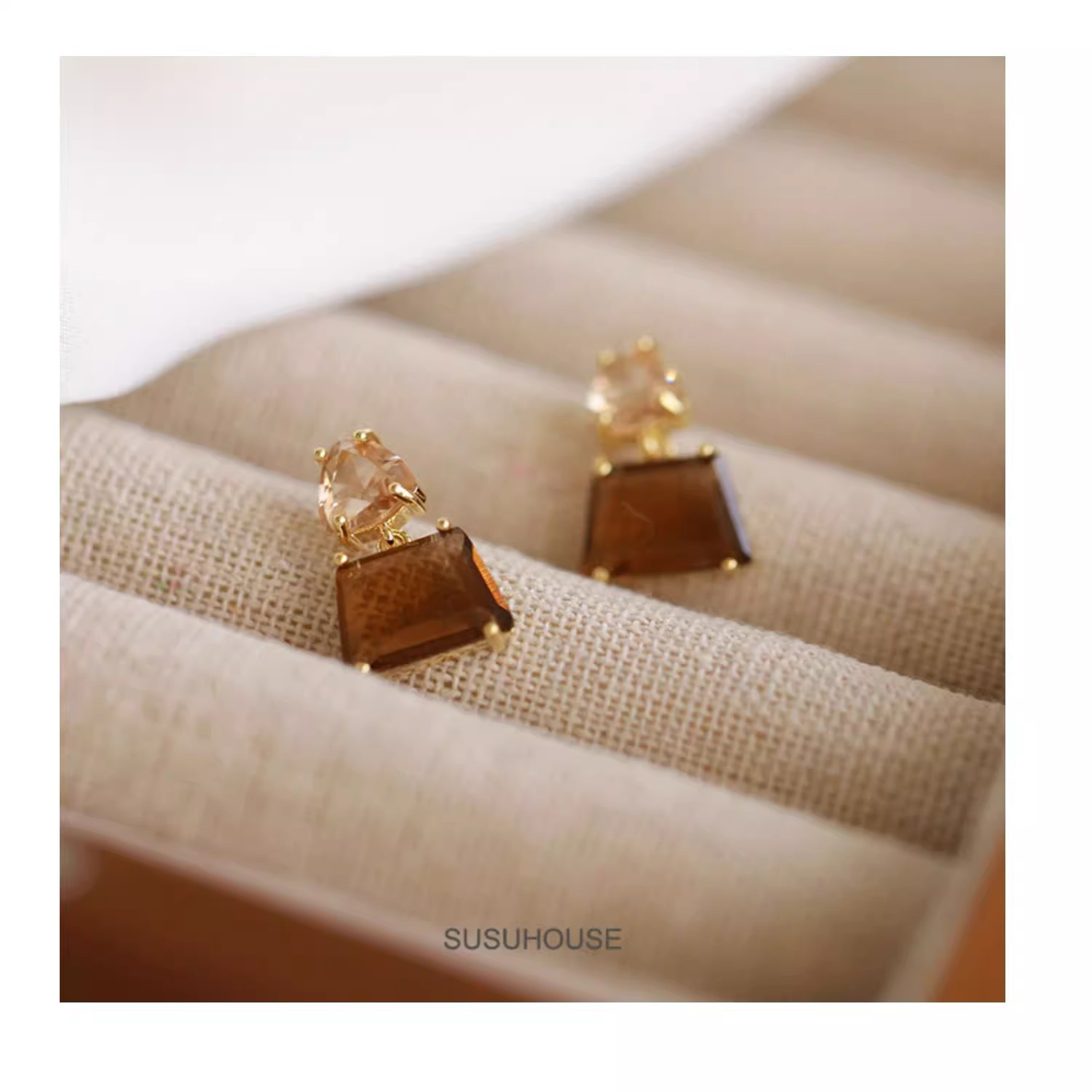 Coffee-colored mosquito repellent coil ear clips, no ear holes, high-end feel, niche painless earrings for women, commuting clip ear studs, new spring and summer style pic 6