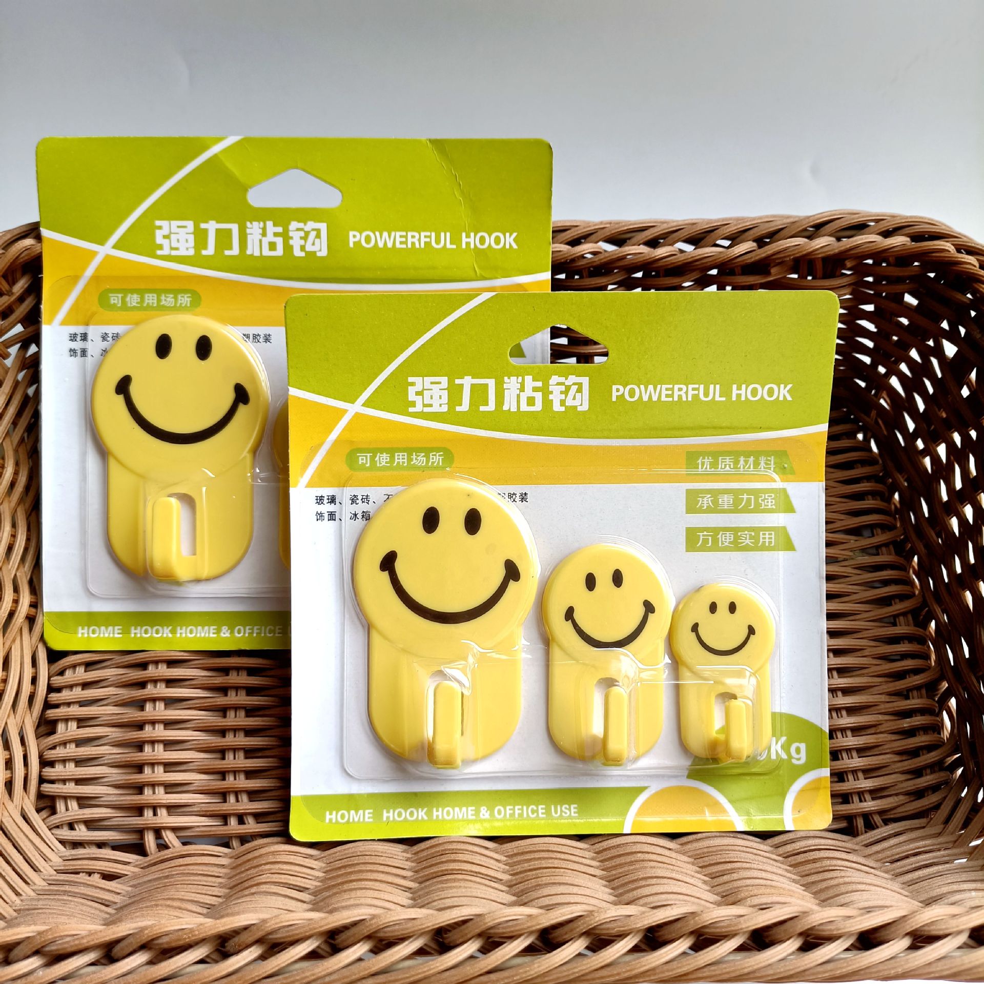 【 Zone 1-10 】 No. 0071, 3 smiling face adhesive hooks, 300 yuan per box, 3 sets of adhesive hooks, adhesive hooks, adhesive hooks, clamps, adhesive hooks, home hanging clothes, hats, towels, small kitchenware, 1 yuan supply pic 1