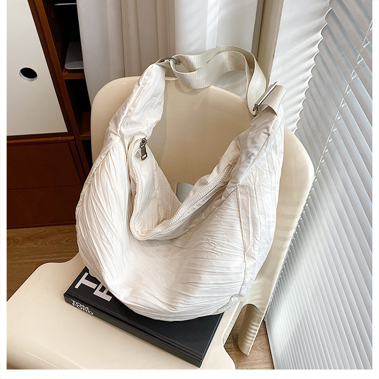新品褶皱半月包简约时尚斜挎包大容量潮搭单肩包慵懒风都市休闲包详情47