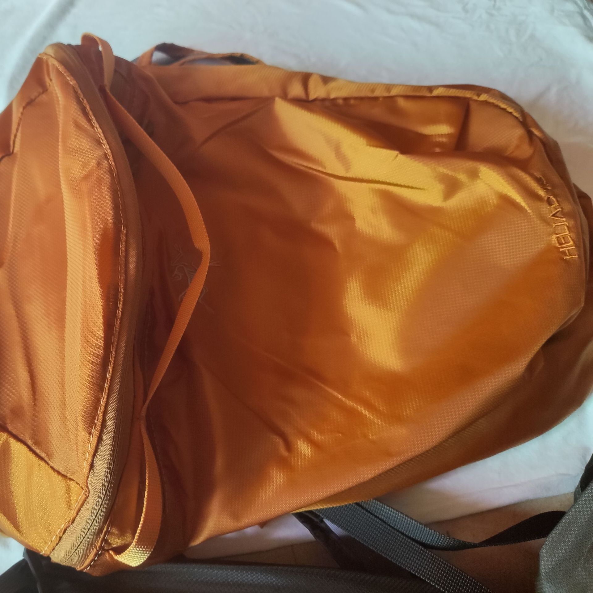 The chicken skeleton backpack heliad15L is a lightweight outdoor hiking backpack for both men and women, and a portable waterproof bag for casual hiking pic 10