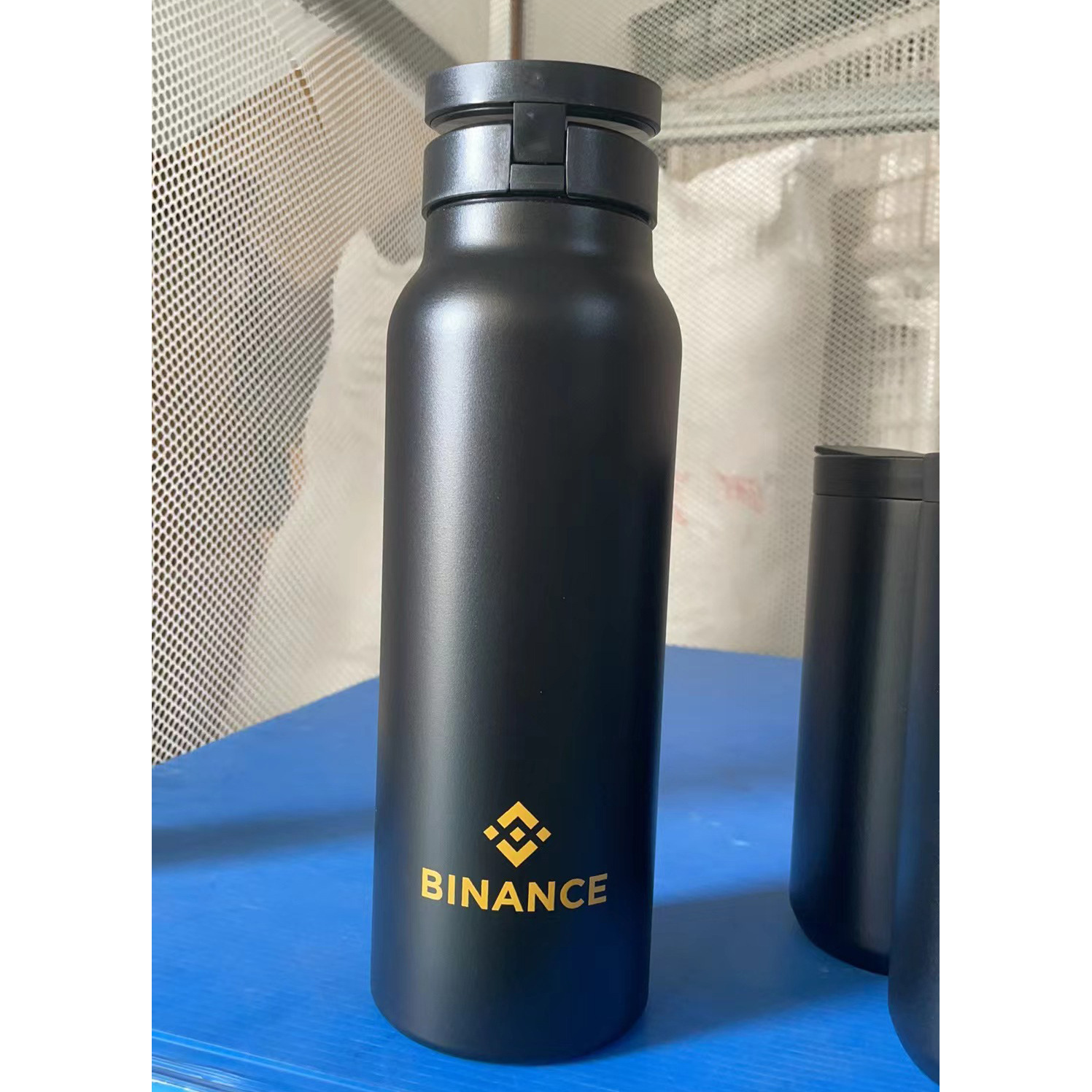 跨境爆款24oz32oz磁吸可放手机支架运动水壶304不锈钢加厚保温杯详情21