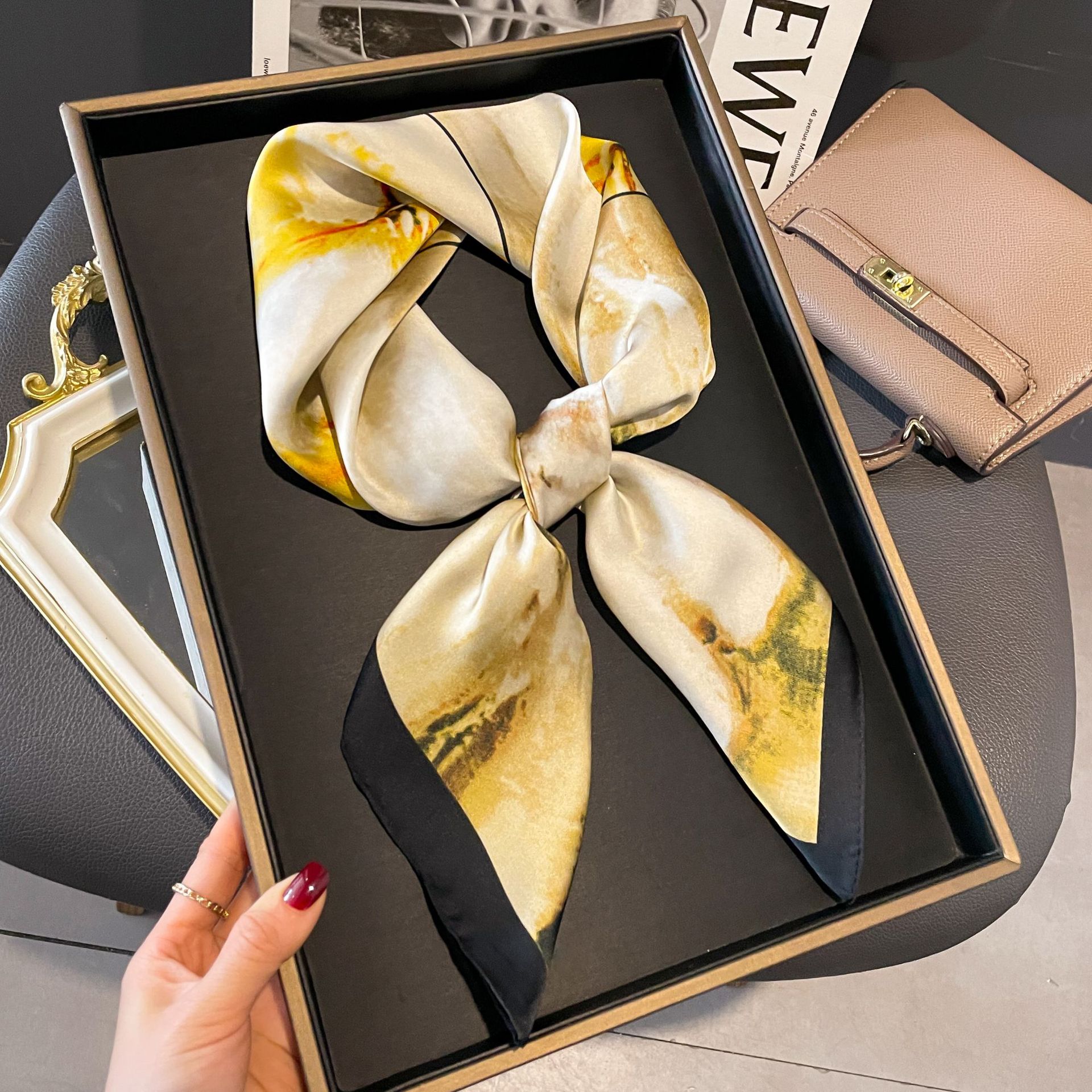 国潮春夏季印花小方巾韩版仿真丝高级感发带头巾时尚装饰复古围巾批发详情17