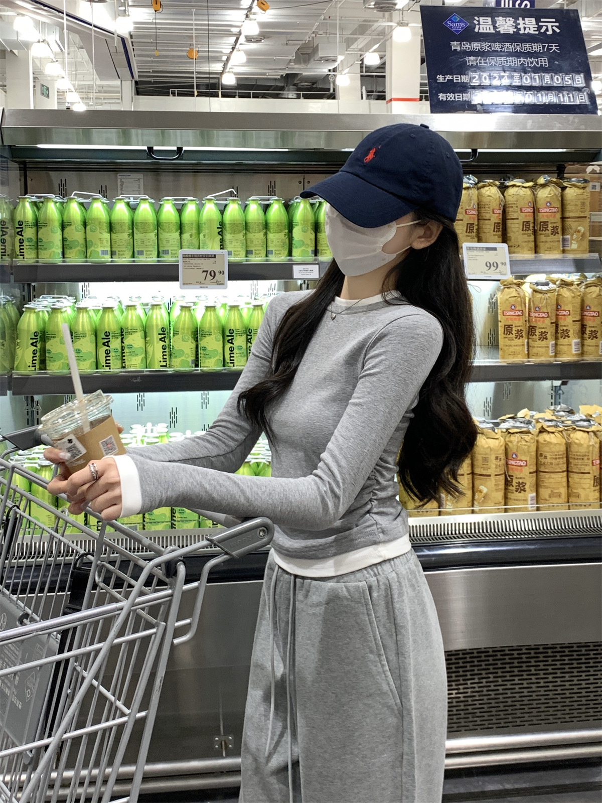 A trendy and unique round-neck color-blocking fake two slimming cotton long-sleeved T-shirts for women, a new grey top from Spring and autumn pic 12