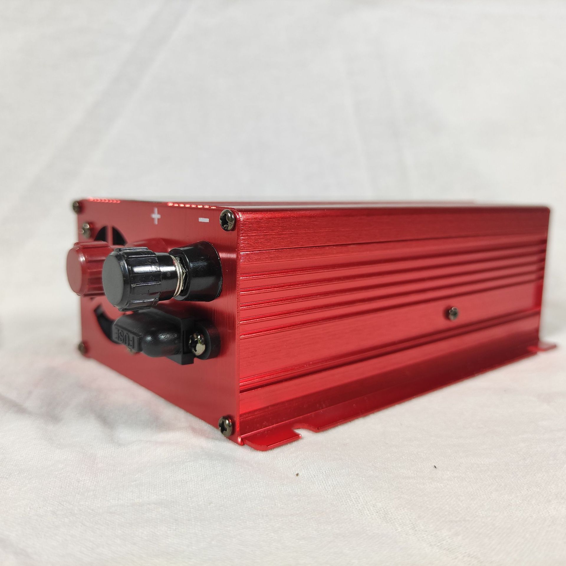 工厂新品红色修正波逆变器500W12V220V外置保险丝带LED显示屏详情4