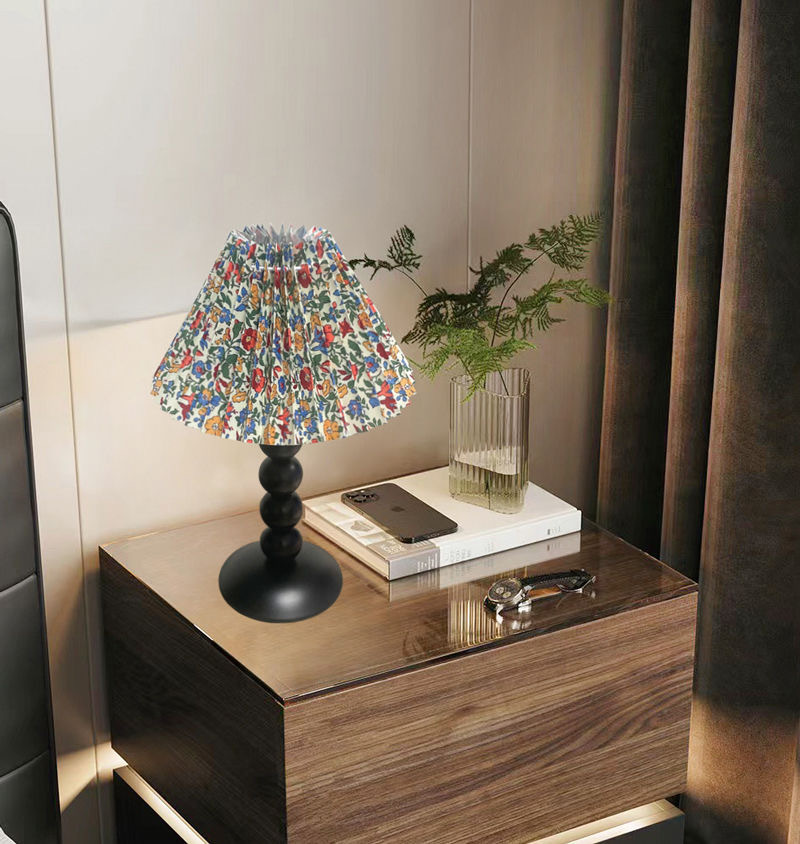 Nordic Ins-style retro desk lamp, creative bedside dormitory bedroom atmosphere, girl-decorated pleated Internet celebrity night light pic 8