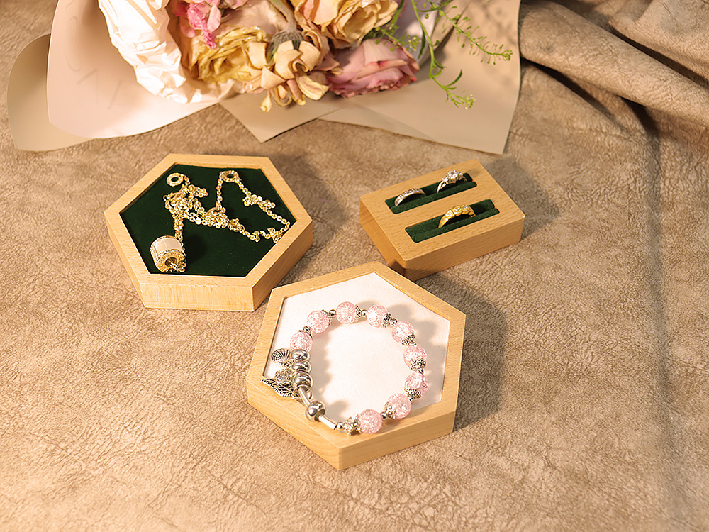 戒指首饰手镯项链吊坠榉木小展示托盘实木珠宝展示盘六边形展示架详情8