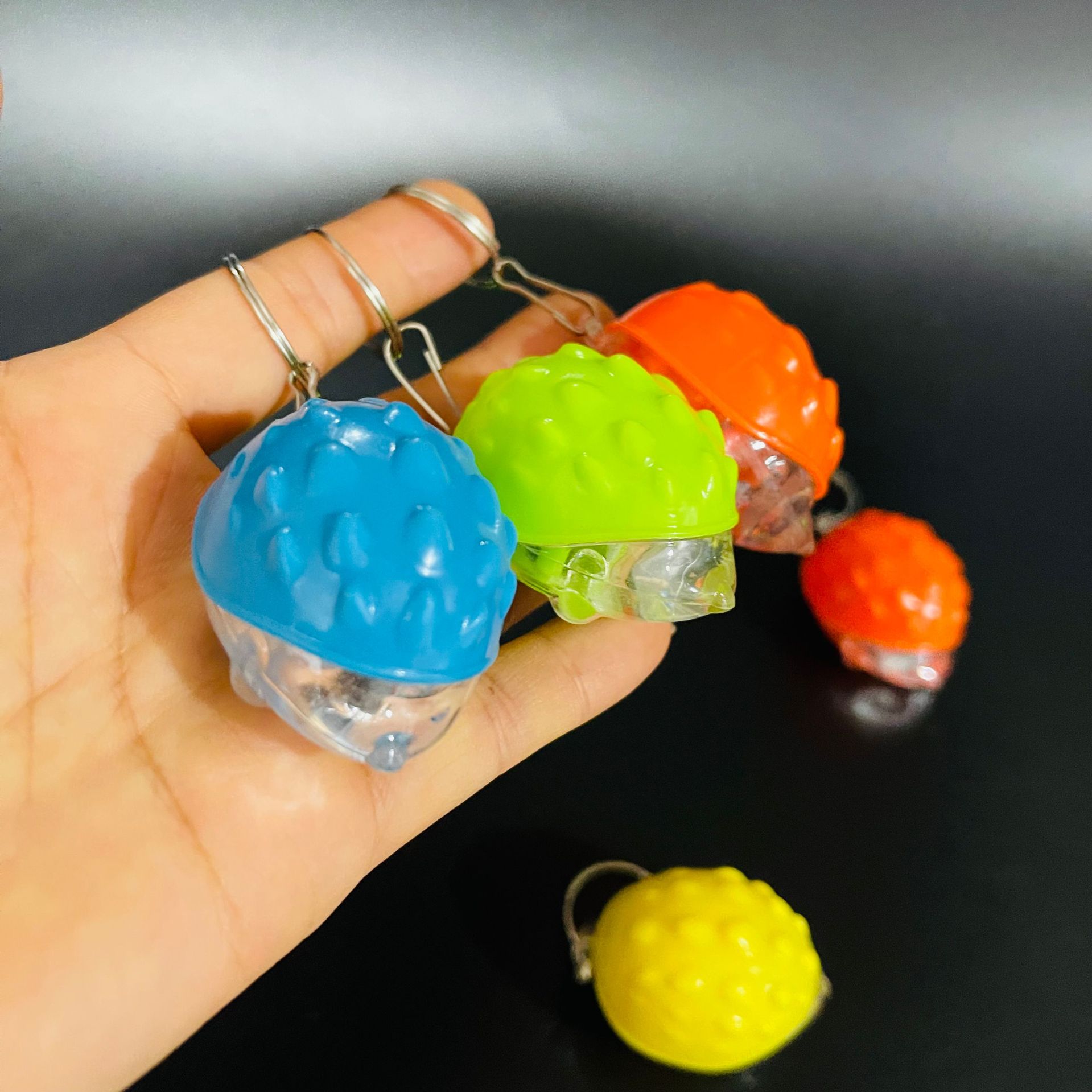 【 Zone 1-11 】 Hedgehog Keychain Light 12/ pack 2400/ piece 1 yuan store supply wholesale Luminous light keychain Light keyring light Street stall supply Colored luminous pendant light pic 5