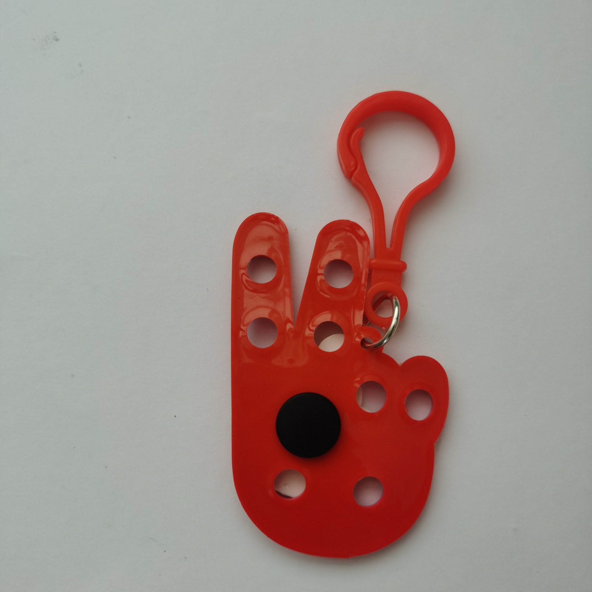 跨境热销PVC软胶洞洞钥匙扣个性包包挂件洞洞板钥匙扣diy鞋花鞋扣详情3