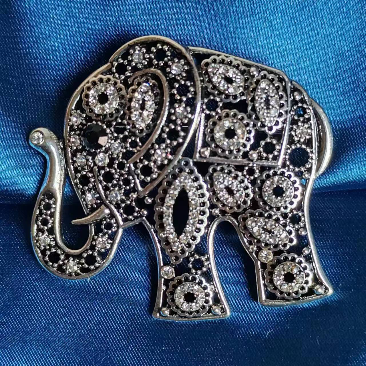 Brooch, high-end, niche silk scarf buckle, alloy Korean version diamond-encrusted coat, pearl brooch, clothing accessory, brooch, wholesale accessories pic 31