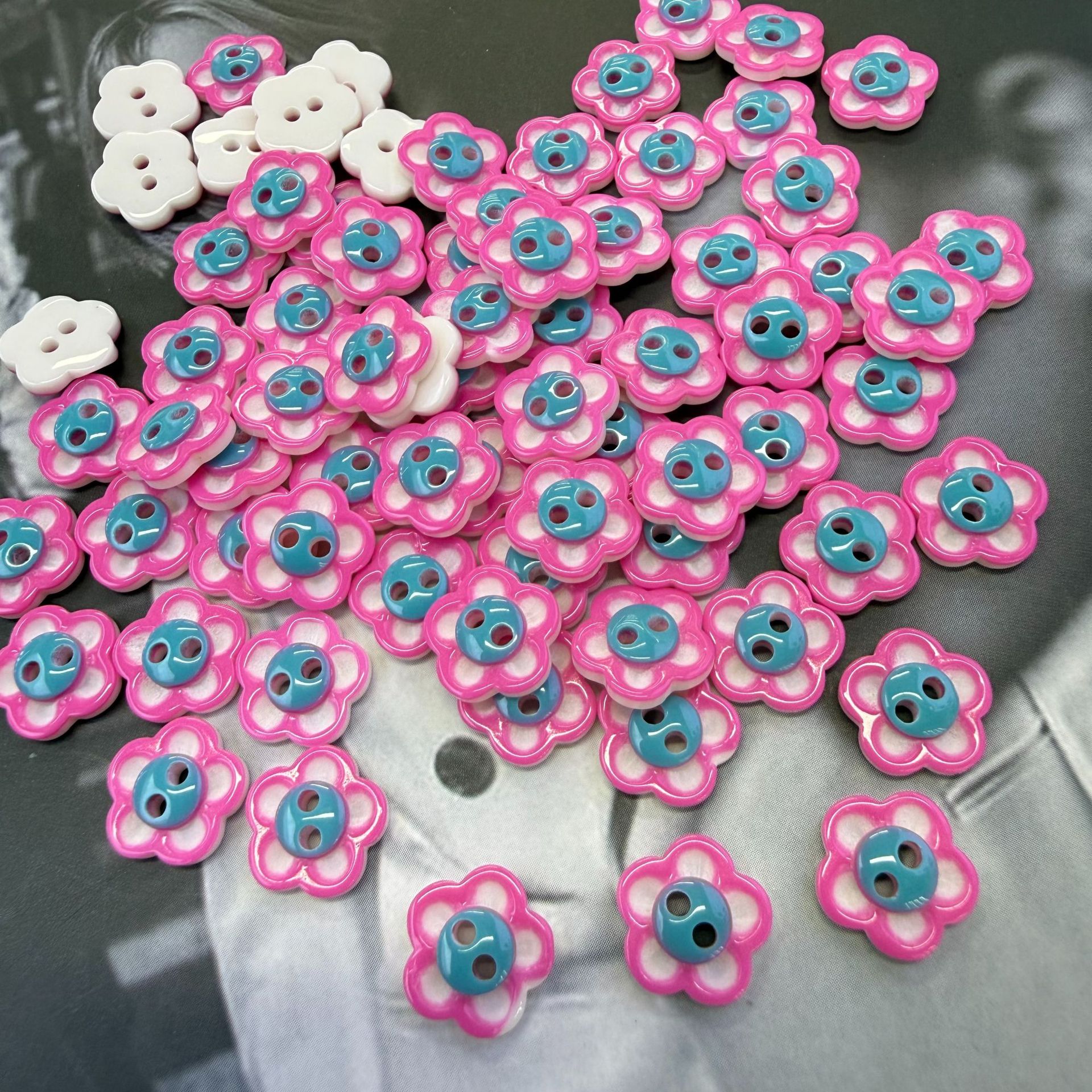 New two-eye and four-eye resin buttons, pink buttons, cute DIY handcrafted buttons, shirt, knitted sweater buttons pic 7