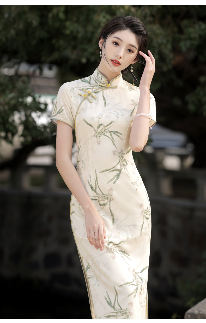 A new short-sleeved mid-length dress with a new Chinese style, a slimming and form-fitting look, and an improved printed cheongsam pic 7
