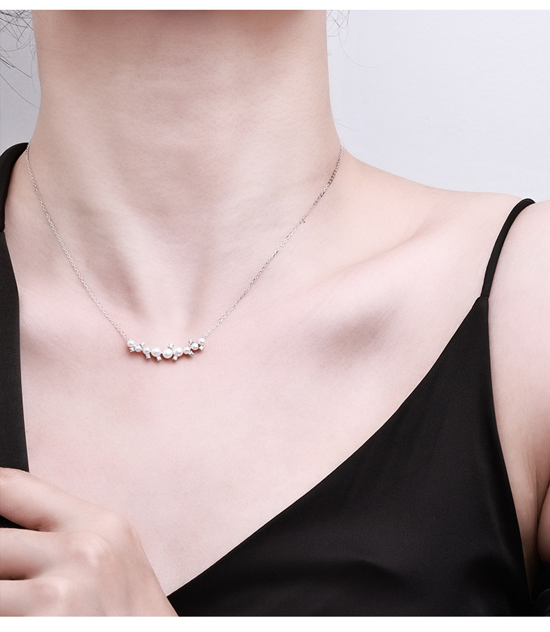 The high-end white moonlight necklace is a light luxury and niche design for women, exuding a sophisticated and simple commuting elegance. It is made of freshwater pearl silver pic 3