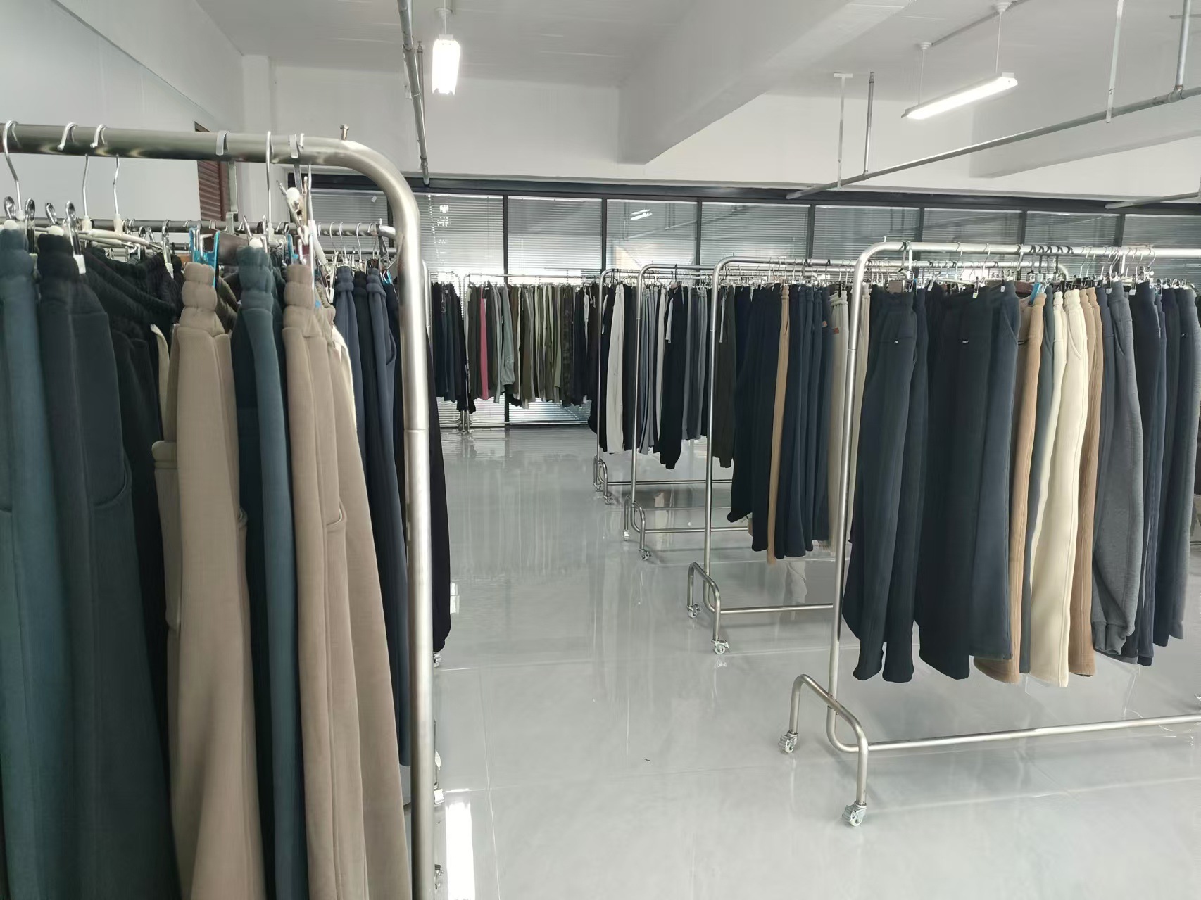 铜氨丝裤子男新款夏季冰丝垂感休闲裤宽松抽绳运动裤男士直筒长裤详情3