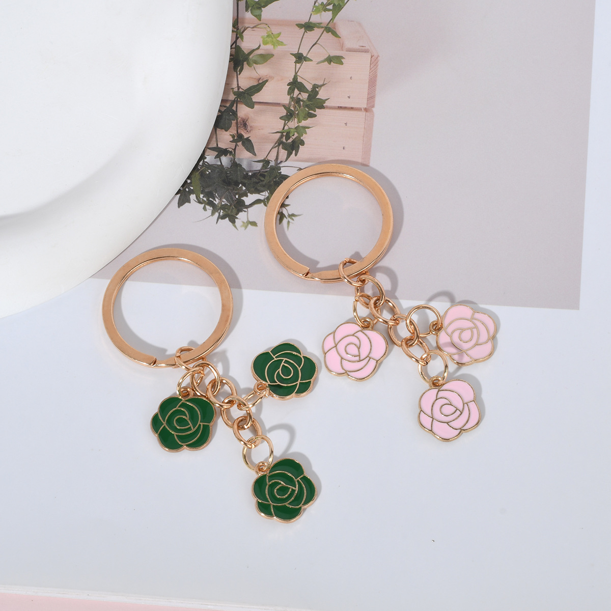 精品挂件扣上新小众多色可选节日送礼粉白蓝三朵玫瑰花工艺钥匙扣详情14