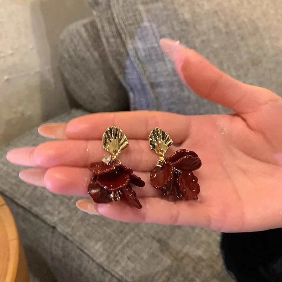 Spring/Summer 2025 fresh and elegant flower earrings for women, a light luxury and high-end look, pearl stud earrings, super fairy-like, versatile and elegant earrings pic 33