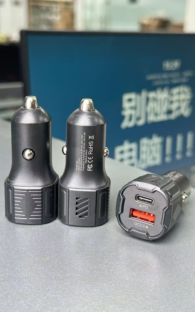 跨境热销车载充电器适用华为小米三星手机超级快充机甲风格车充详情7