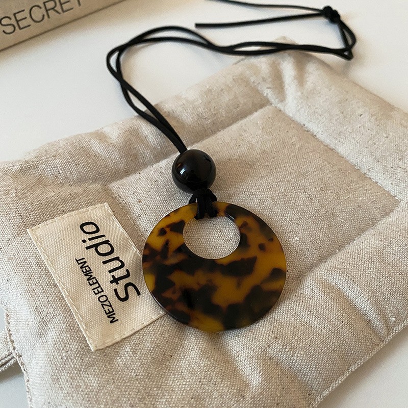 Maillard retro necklace for women, a new and niche Korean-style sweater chain, a fashionable autumn and winter versatile and high-end necklace for wholesale pic 3