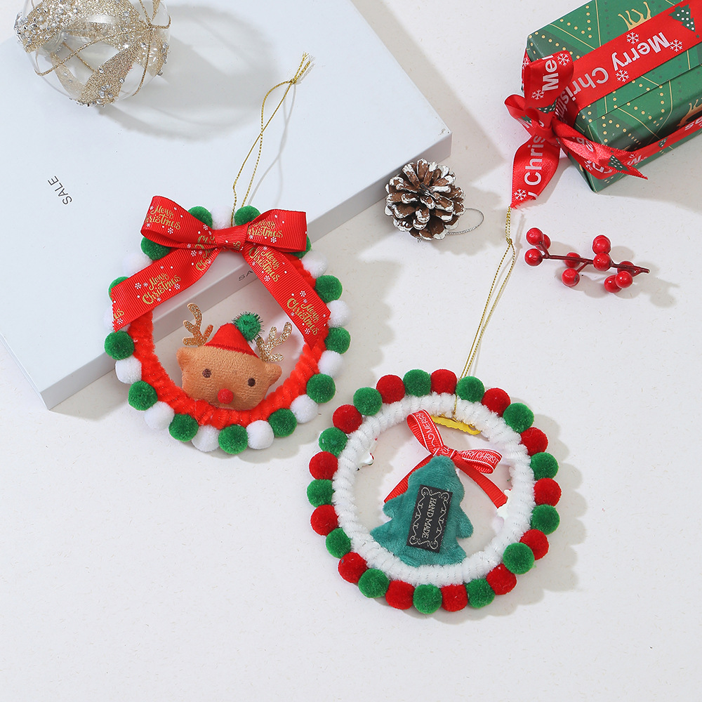 跨境圣诞节花环橱窗门上小鹿圣诞元素氛围感场景布置工厂直销批发详情5