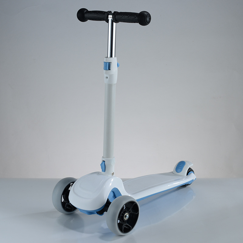 工厂批发跨境儿童1-3-6-8岁可折叠便携式宽轮带闪光滑板车SCOOTER详情3