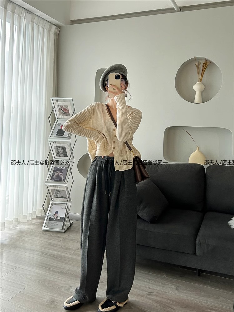 2024年新款女装秋季韩版薄款V领长袖针织开衫 宽松显瘦短款外穿上衣 女装加工精致时尚详情2