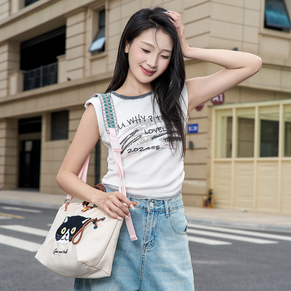 2025ins Japanese style new cute hand-carry small bag, portable for school, commuting and going out as a bento bag pic 10