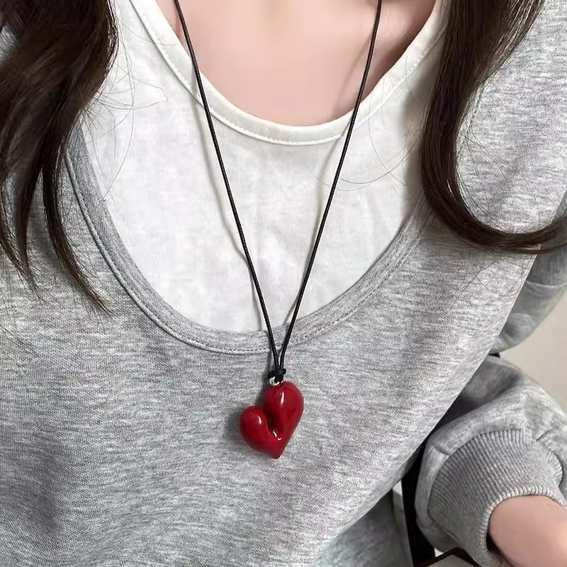 The new retro long sweater chain for autumn and winter is a light luxury, niche, versatile and high-end necklace. It will be a bestseller in 2024 pic 12