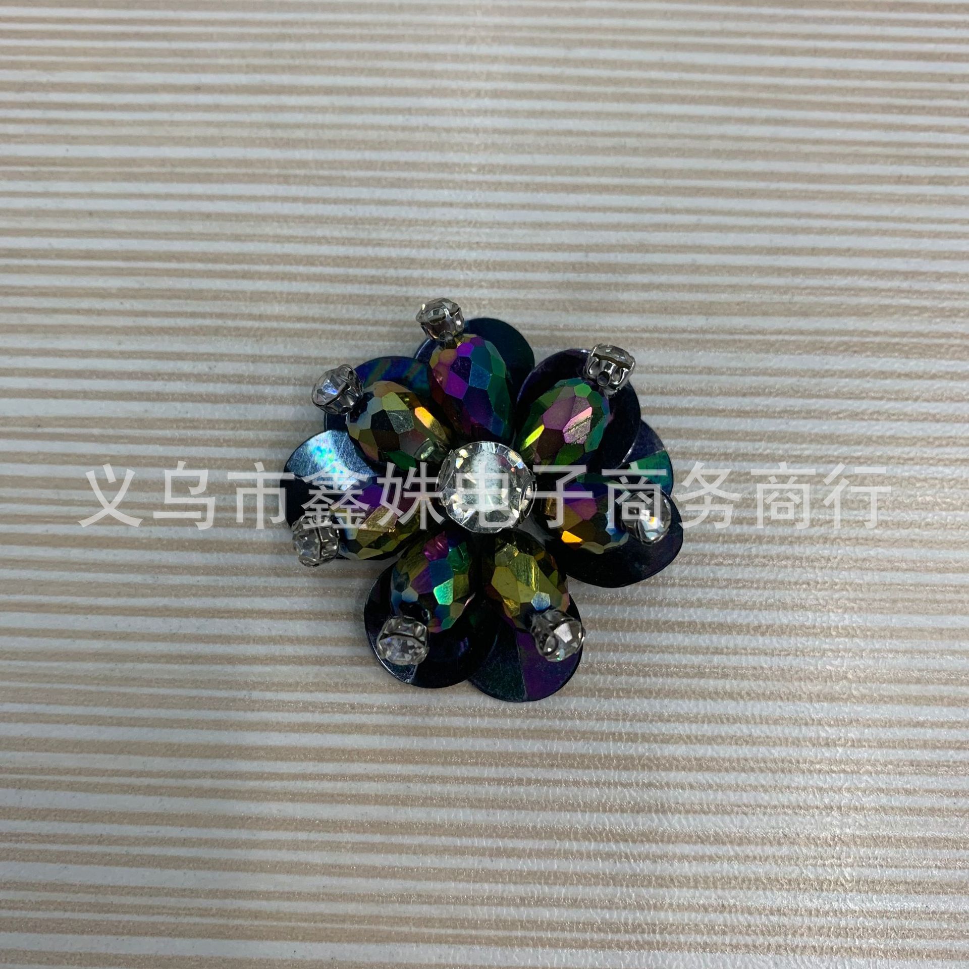 Камелия из гирлянды, гвозди с бусами, аксессуары DIY pic 3