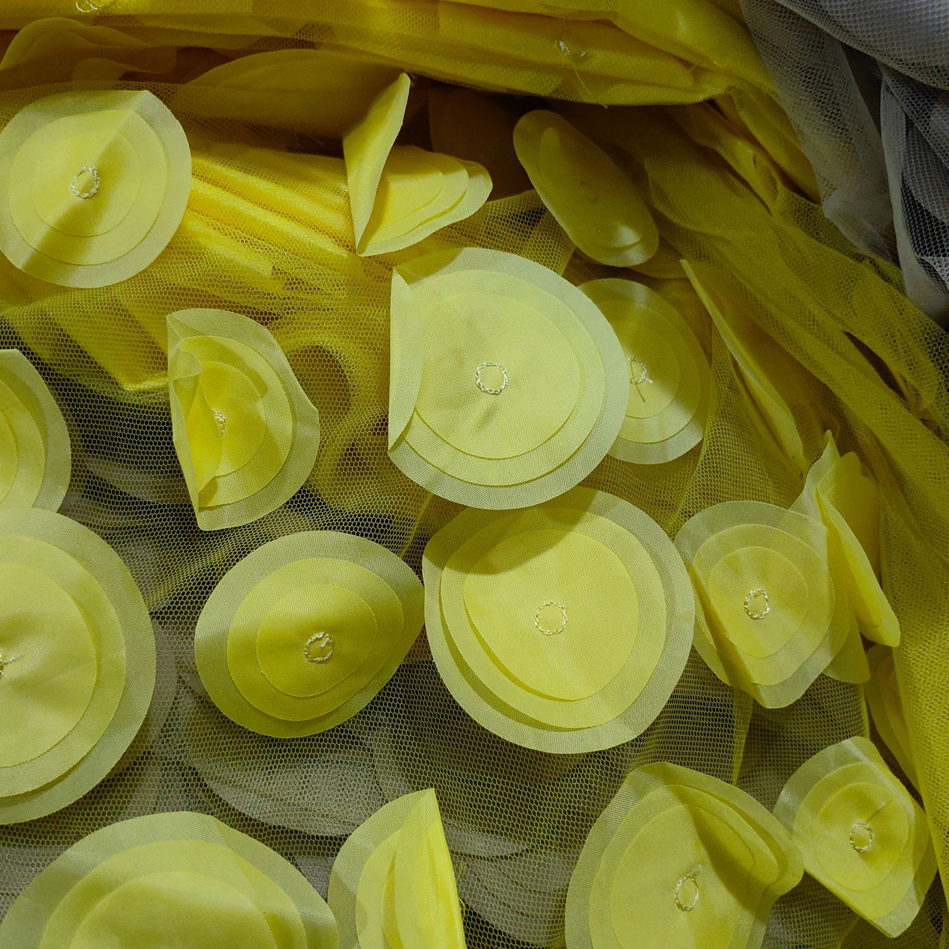 欧洲站激光立体刺绣面料多色网纱圆圈绣花布时尚女装连衣裙面料详情36