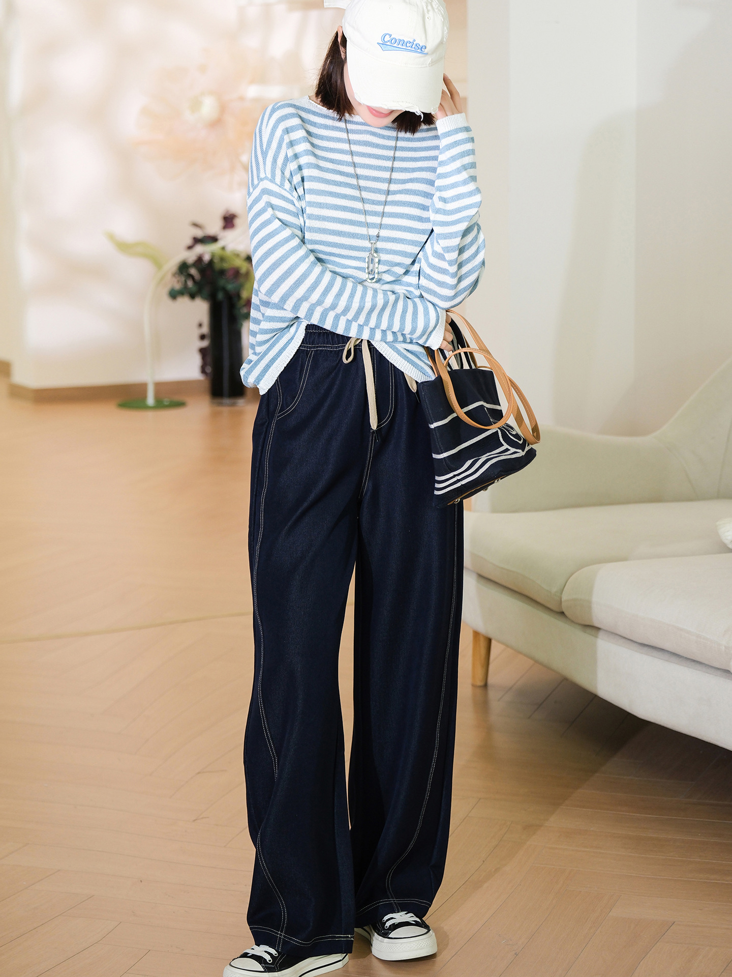 Slim and flattering ~ Casual retro wide-leg jeans for women in early spring, loose and slimming, straight-leg pants with a drawstring effect pic 10