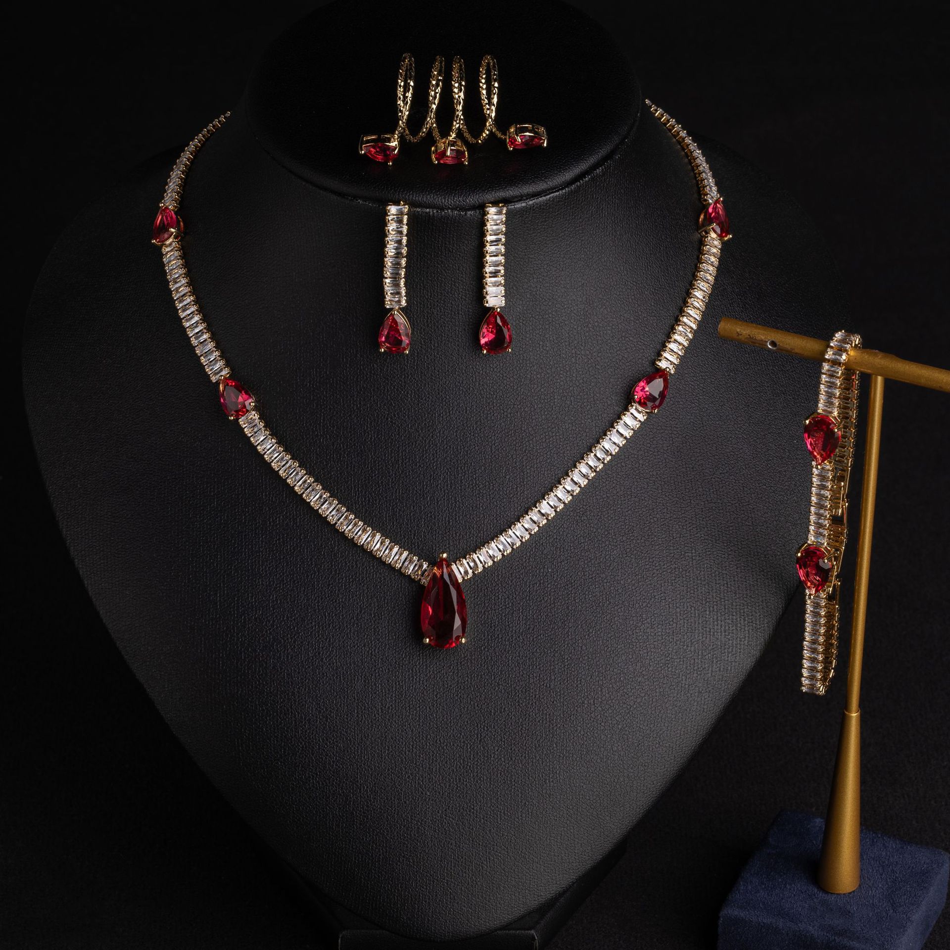 French court wind restoring ancient ways of green water droplets claw zirconium necklace female personality cold wind fashionable joker collarbone chain LYTJ30214 LYSL30214 / LYJZ9056 wholesale pic 3