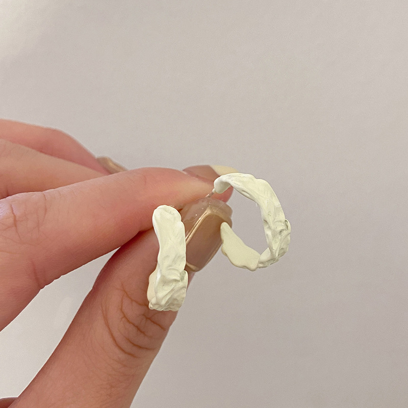 Klein Blue C-shaped irregular ear rings for women, simple and niche design sense earrings, trendy and versatile earrings pic 7