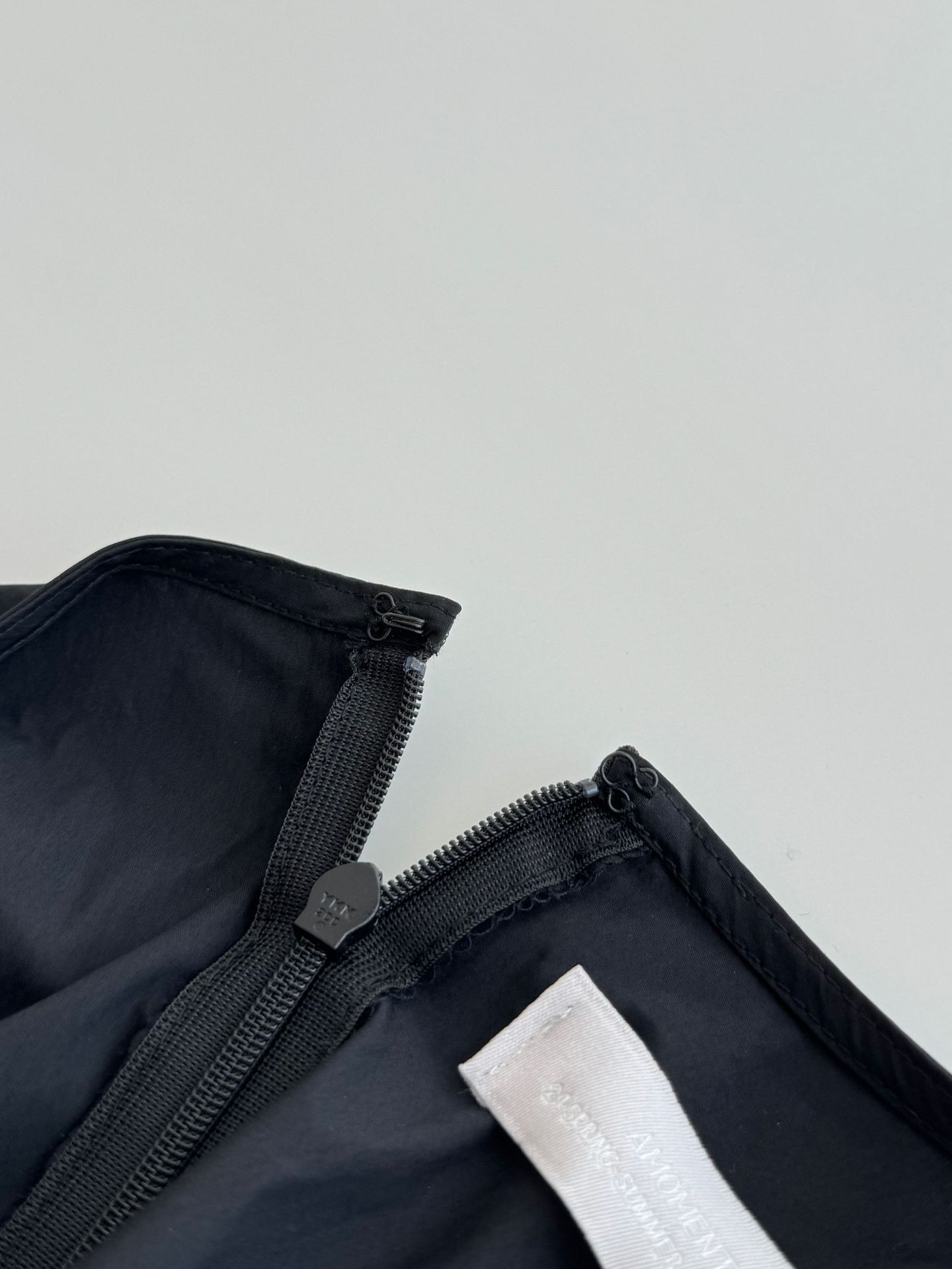 amome*to jennie同款连衣裙纯色蓬蓬花苞小黑裙短裙详情5