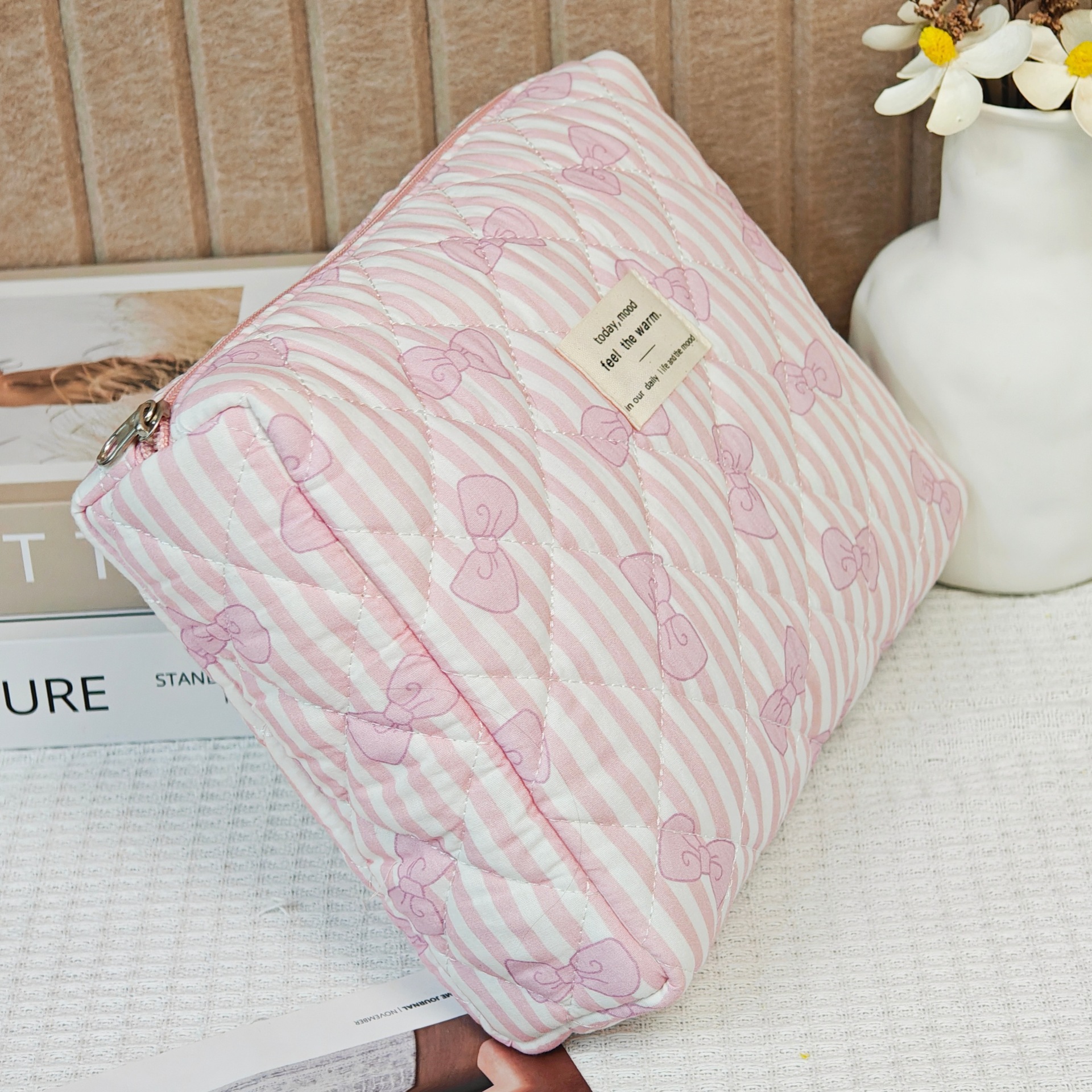 新款手提蝴蝶化妆包大容量绗缝便携收纳袋ins风旅行小物品收纳包详情20