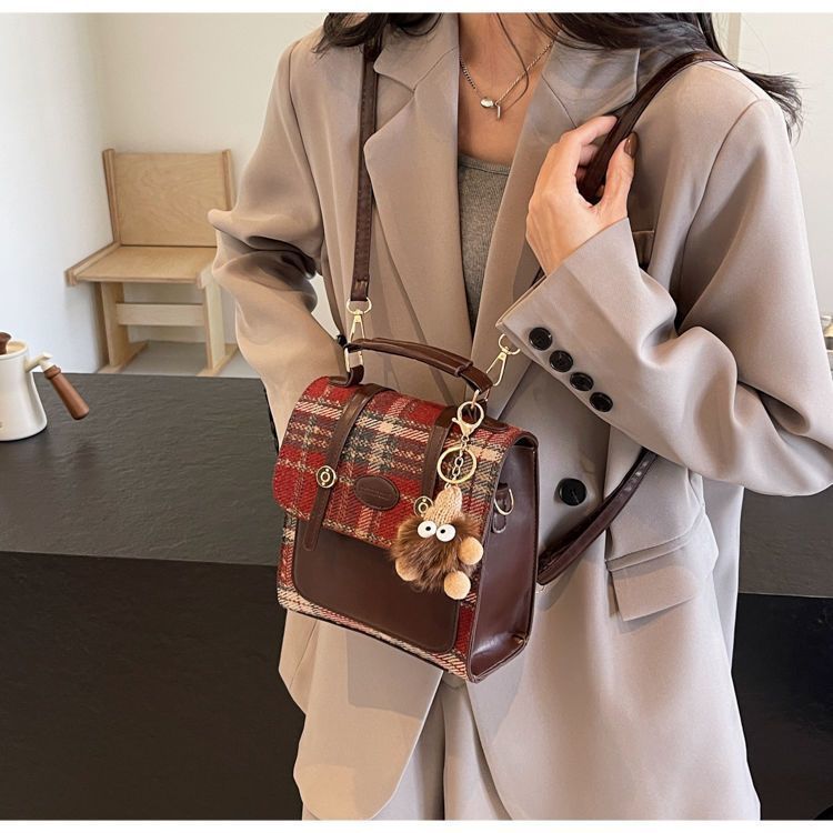 高级感学院风双肩包小众背包2025新款简约格子书包通勤英伦风女包详情19