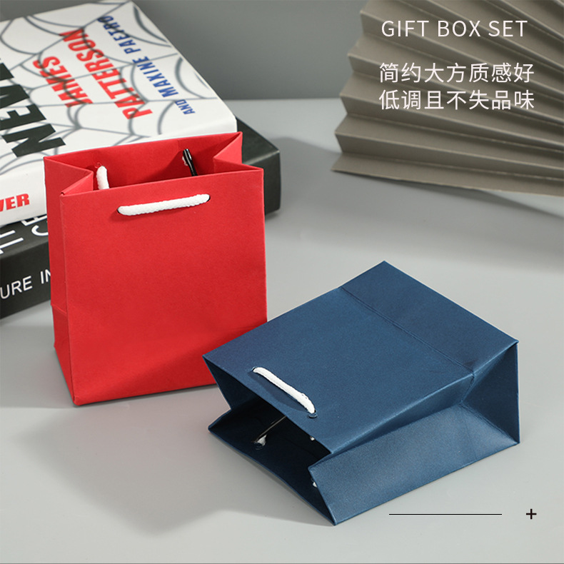 现货手提包装简约纯色服装化妆品饰品手提纸袋可印制logo礼品袋详情2