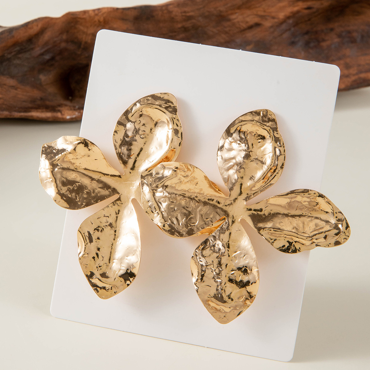 欧美跨境时尚几何设计感褶皱花朵耳环 小众镶珍珠高级感耳环耳饰详情9