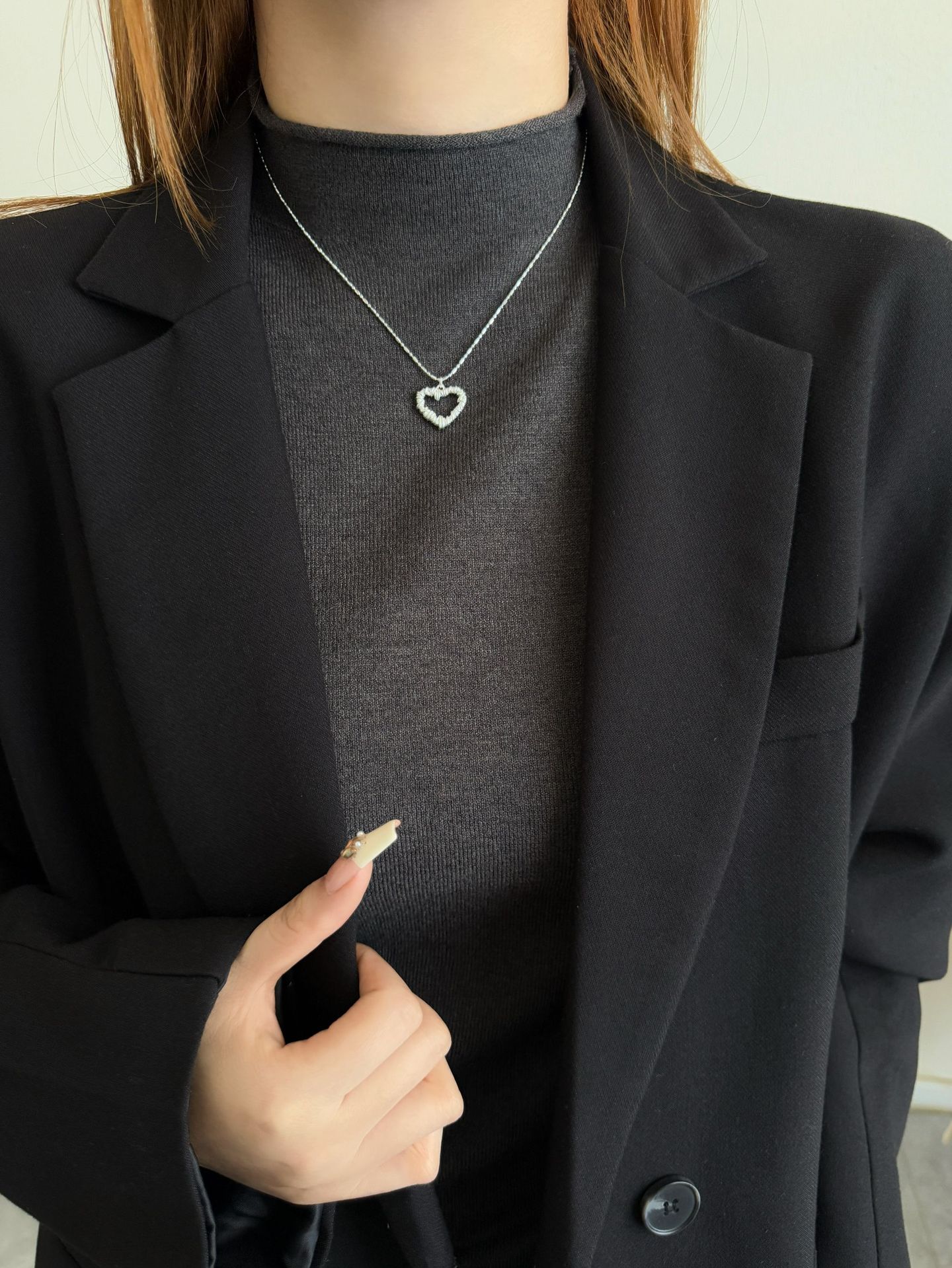 S925 sterling silver 12.8 hollowed-out heart-shaped necklace for women, a niche and fashionable minimalist cold style heart-shaped collarbone chain, trendy and versatile, elegant and stylish pic 8