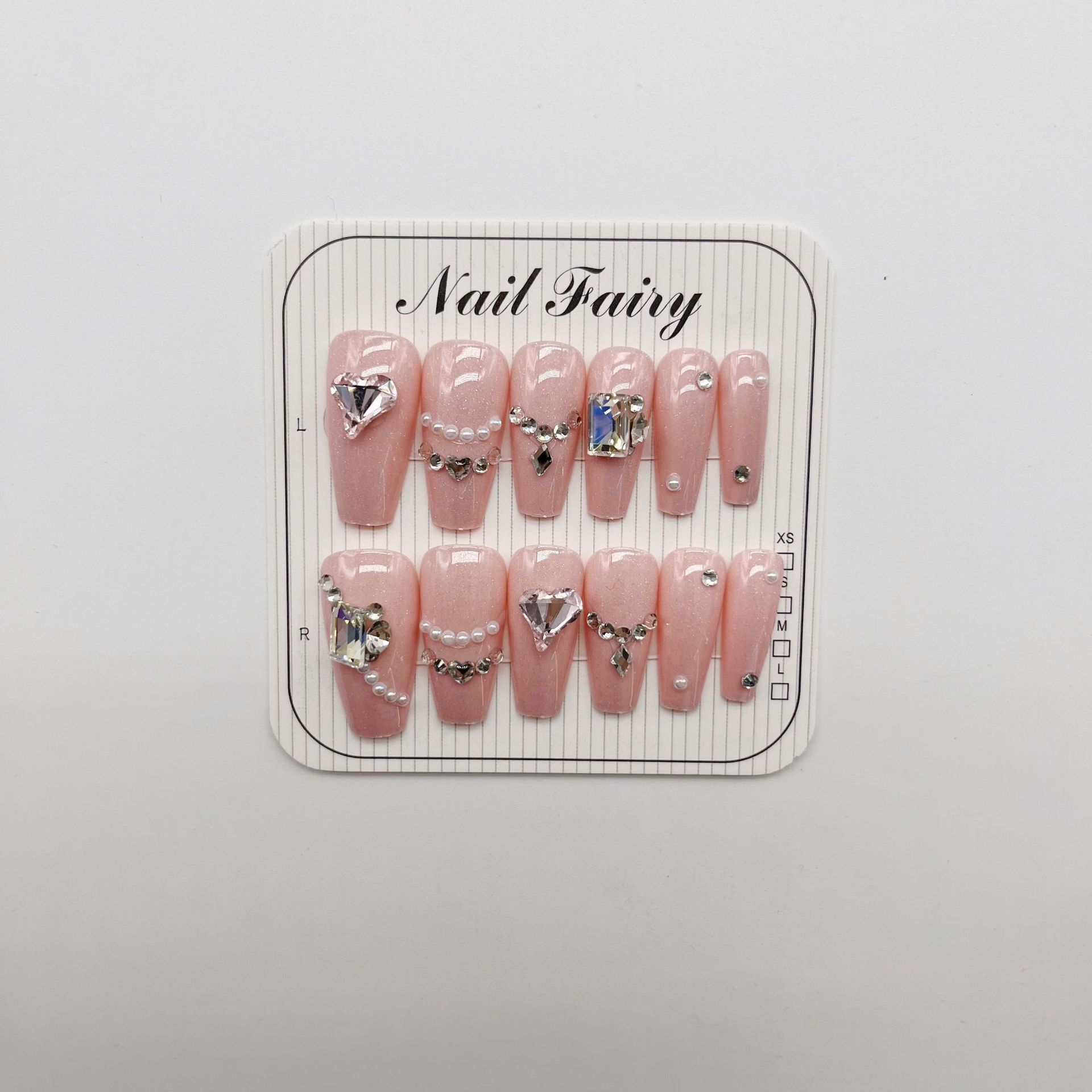The new wearable nail products, including finished nail stickers, wearable nail plates, heart-shaped sparkling diamond nail art, and false nails, have become bestsellers on Xiaohongshu pic 5