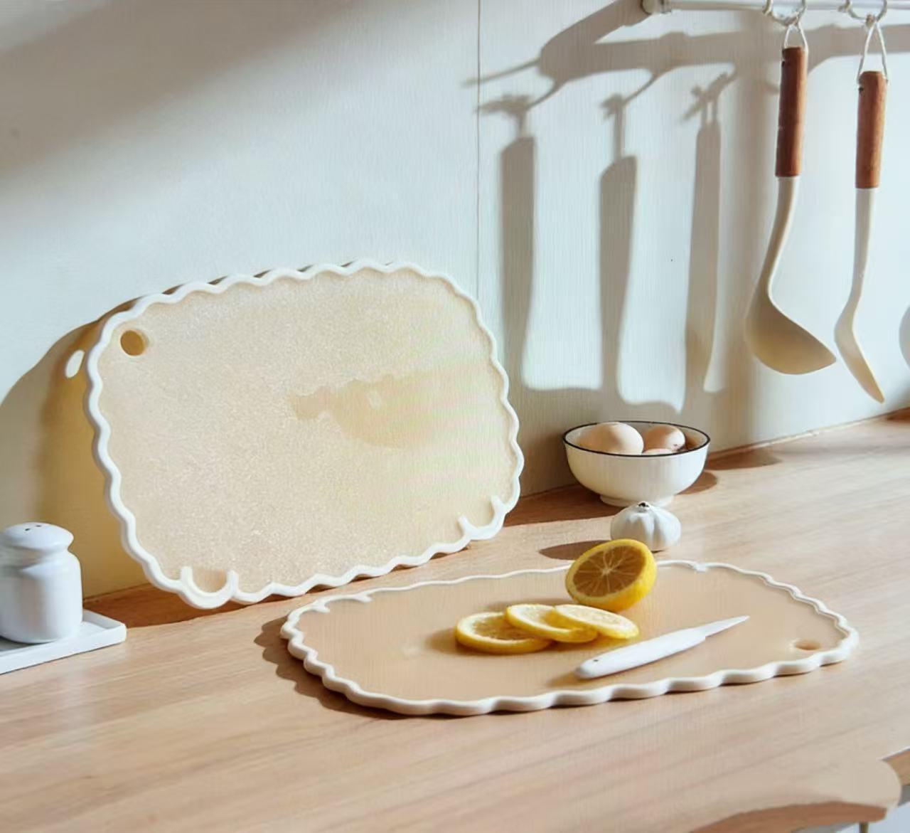 Ins-style checkerboard cutting board, cute shape, thick anti-slip plastic cutting board for complementary food pic 3