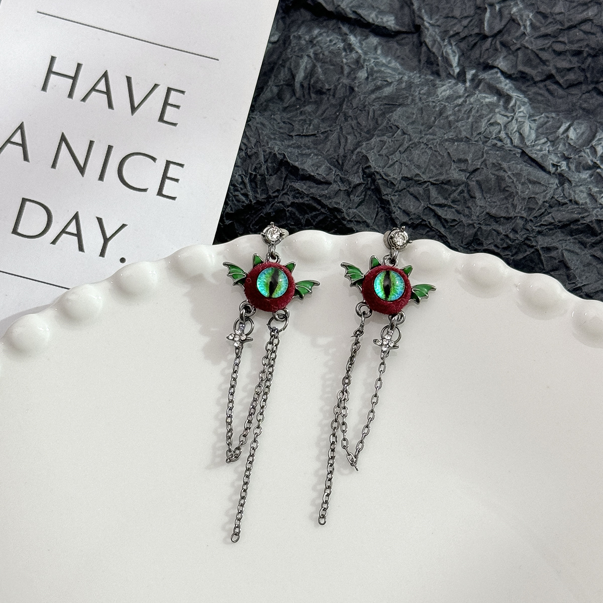 多巴胺彩色大眼恶魔流苏耳环女新款小众设计简约百搭高级耳坠耳饰详情9