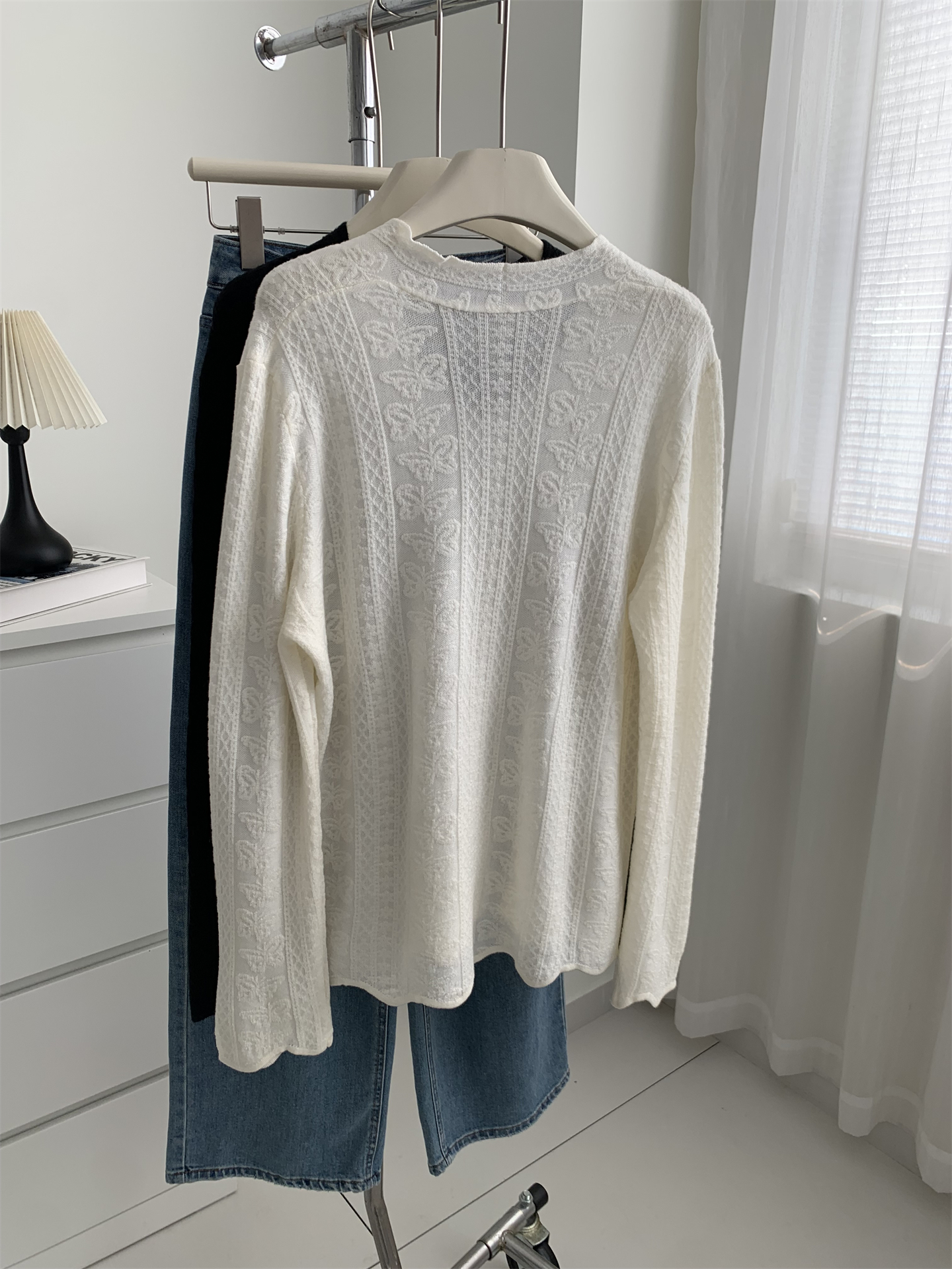 Gentle vintage wool blend beige lace V-neck T-shirt for women, wavy hem knitted base layer pic 18
