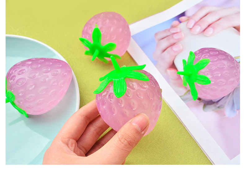 快手同款遇紫外钱变色麦糖草莓TPR慢回弹捏捏乐发泄解压儿童玩具详情8