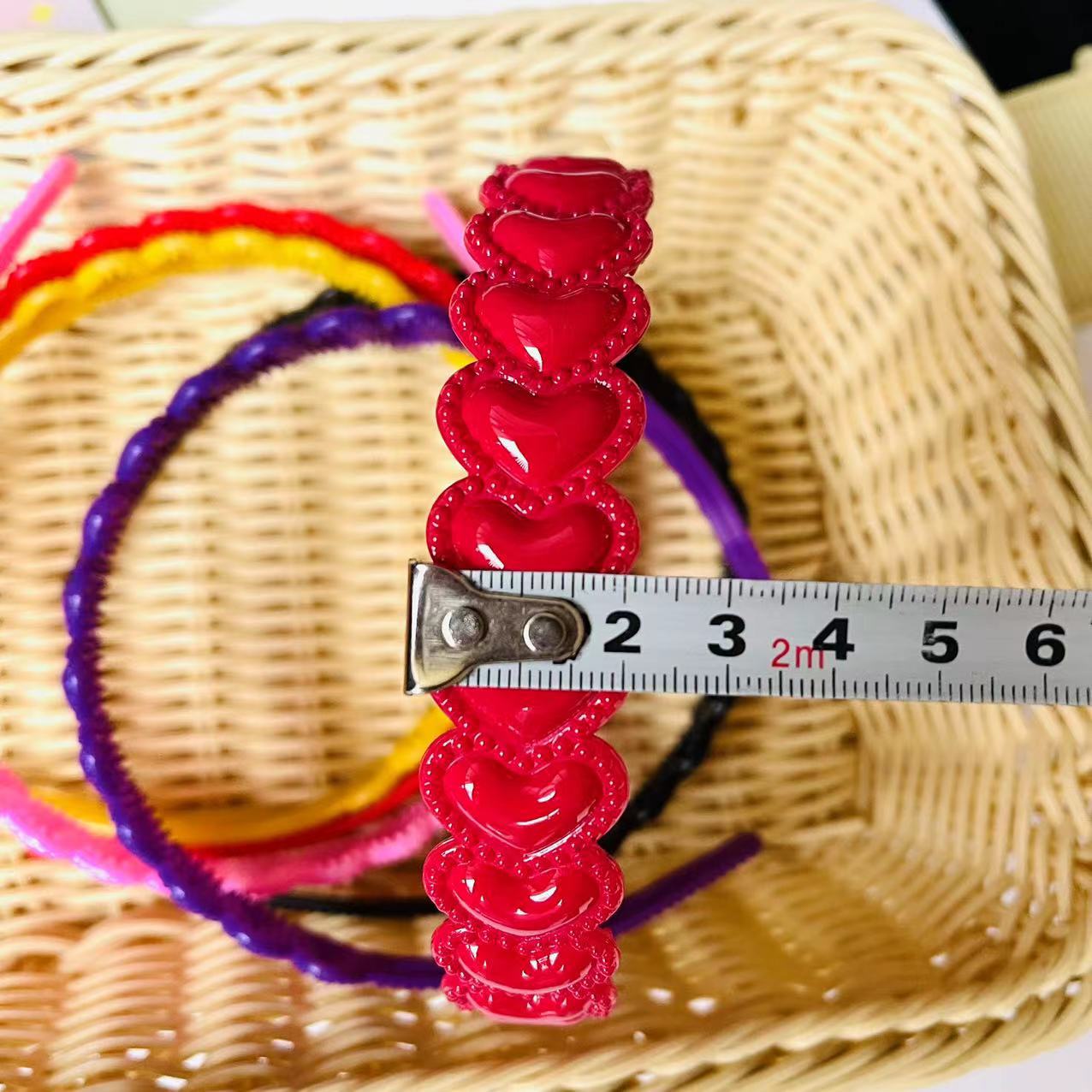 【1-11 Zones 】 Big heart hair band 12/ pack 2400/ box Soft candy-colored big heart hair band for pressing hair, daily outing face washing hair accessory, bangs hair clip 1 yuan 2 yuan pic 1