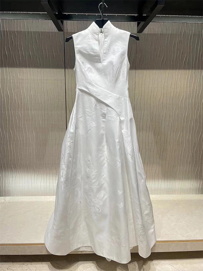 The 2025 summer new bestseller is a high-end and exquisite sleeveless dress with a light Chinese style and improved cheongsam design pic 5