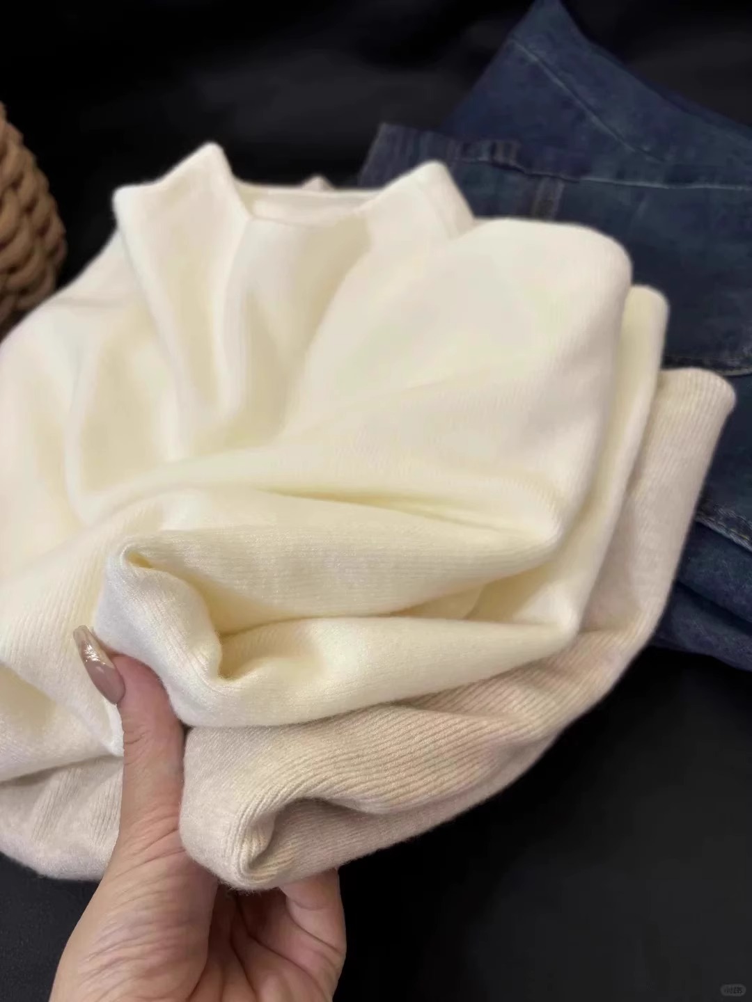 A high-end, soft and slender small stand-up collar sweater base layer for women, a semi-high-neck knitted long-sleeved inner layer for autumn and winter pic 7