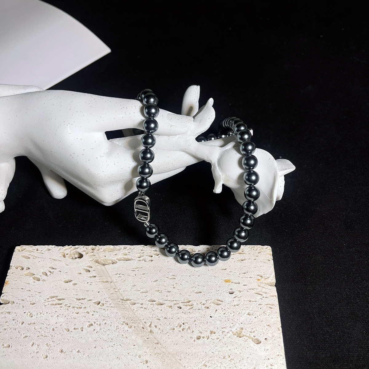 The trendy Shi Jia Zheng Round Strong Light Tahitian black pearl necklace for women with pig noses, a new trendy collarbone chain for women pic 3