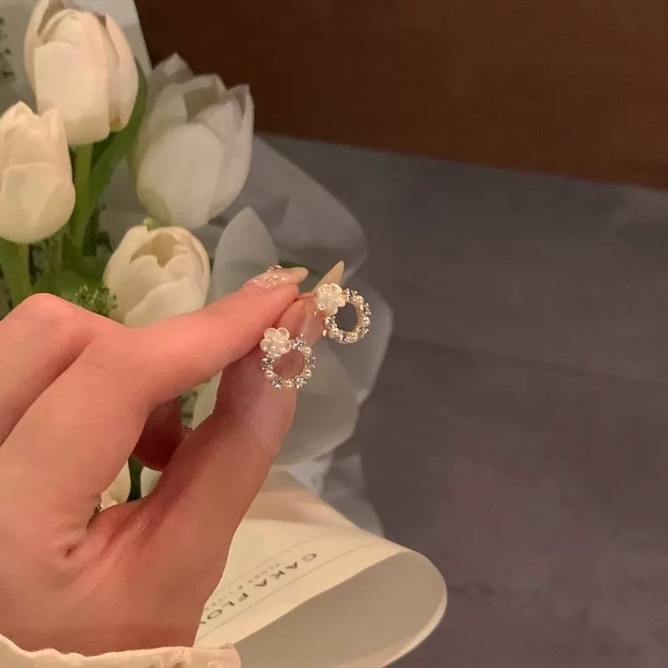 Spring/Summer 2025 fresh and elegant flower earrings for women, a light luxury and high-end look, pearl stud earrings, super fairy-like, versatile and elegant earrings pic 68
