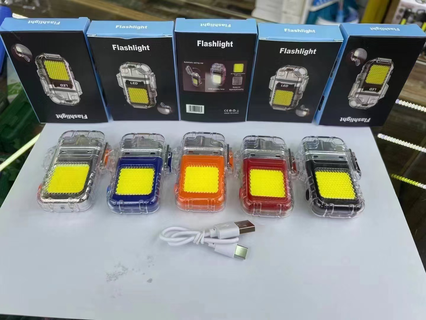 新款透明充电电弧打火机钥匙扣灯 多功能个性户外照明灯 野营露营便携详情9